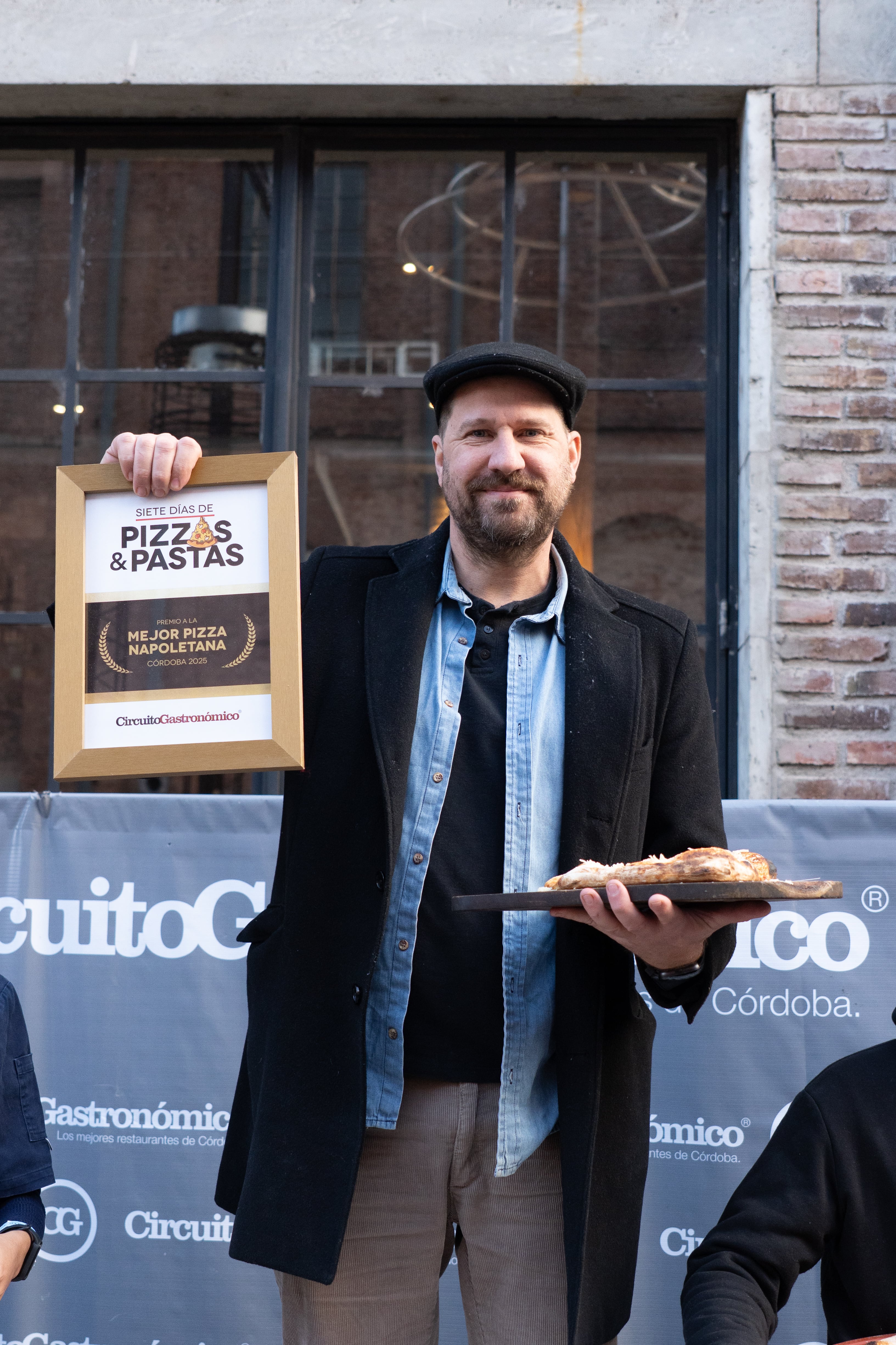 El pizzaiolo de Pan Plano.