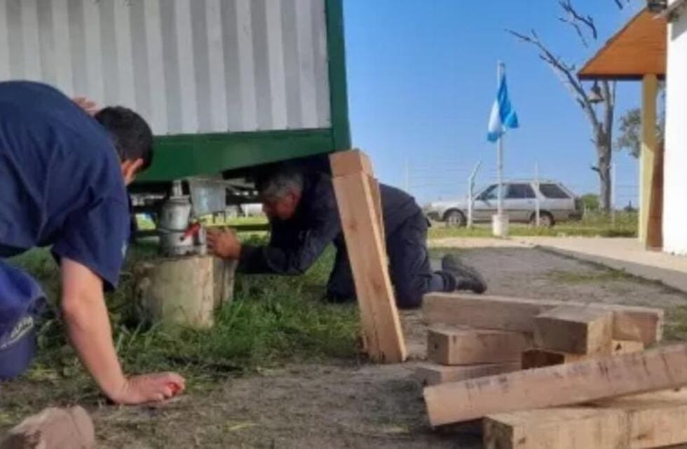 Robaron las ruedas traseras del “aula móvil” de una escuela en Corrientes