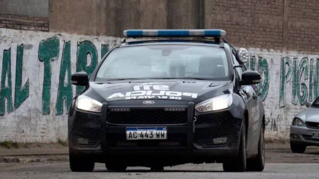 La policía confirmó el homicidio este domingo a la noche cerca de Lola Mora y Lorenzini.
