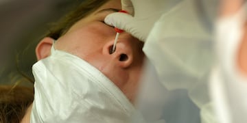 Mendoza 04 Enero 2021 Sociedad
Testeos para detectar el virus Covid 19.
Aumenta el caso de portadores de coronavirus positivos
La planta de ISCAMEN que trabaja en el Julio Le Parc
Foto: Orlando Pelichotti / Los Andes