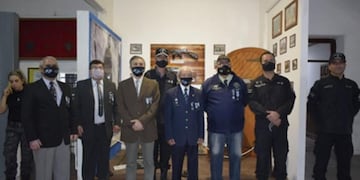 Acto en las afueras del penal de Villa Floresta para conmemorar el “Día del Veterano y de los Caídos en la guerra en Malvinas”