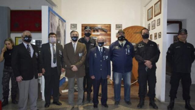 Acto en las afueras del penal de Villa Floresta para conmemorar el “Día del Veterano y de los Caídos en la guerra en Malvinas”