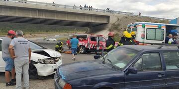 Accidente en el puente nuevo de San Antonio de Arredondo. Foto: Bomberos de Icho Cruz