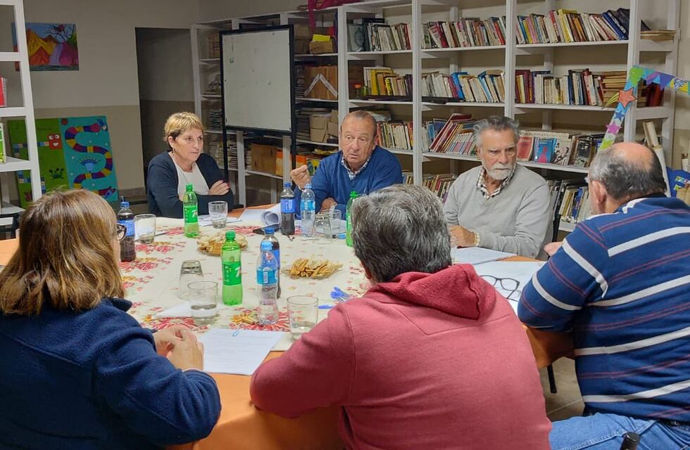 Sánchez se reunió con vecinos del Barrio Boca por el Plan de Pavimento para Tres Arroyos