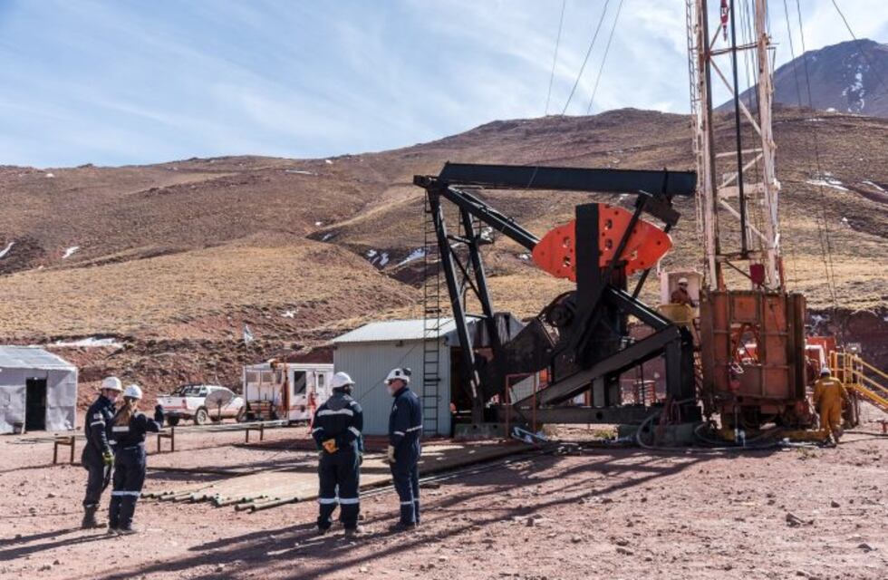 Comenzó el proceso de reactivación del área petrolera Loma de la Mina