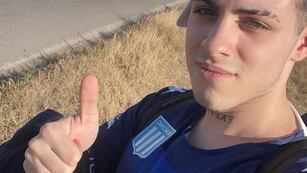 Quién es Alejo Ciganotto, el hincha de Racing que recorrerá 1238 km a dedo para no perderse la final de la Copa Sudamericana.