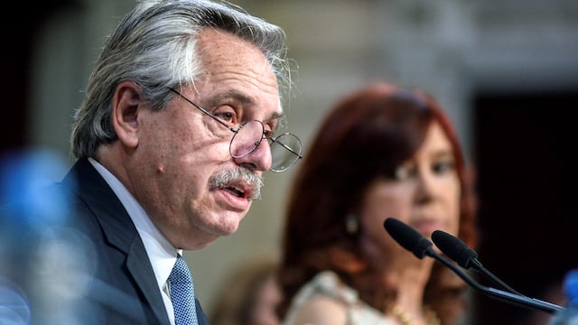 El presidente Alberto Fernández brinda su mensaje en el Congreso de la Nación, al dejar inaugurado el 139° período de sesiones ordinarias con un mensaje ante la Asamblea Legislativa.  La vicepresidenta Cristina Fernandez de Kirchner escucha.
presidencia