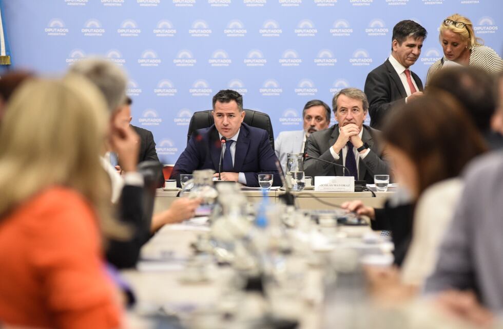 “Ley ómnibus”: LLA abrió una negociación con la oposición “dialoguista”, pero se demora el dictamen