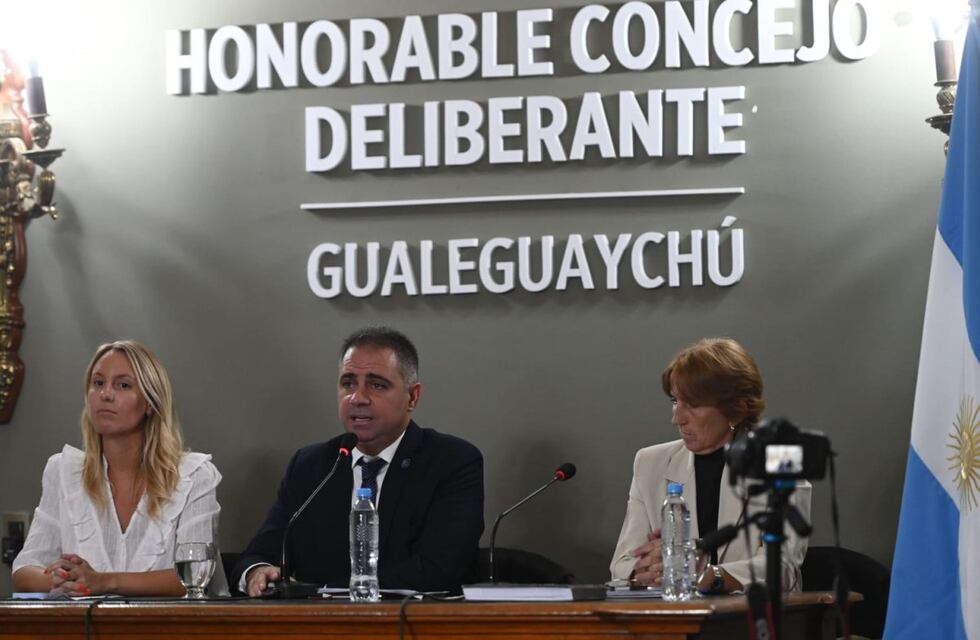 El intendente de Gualeguaychú redujo la planta política a la mitad y eliminó las tasas