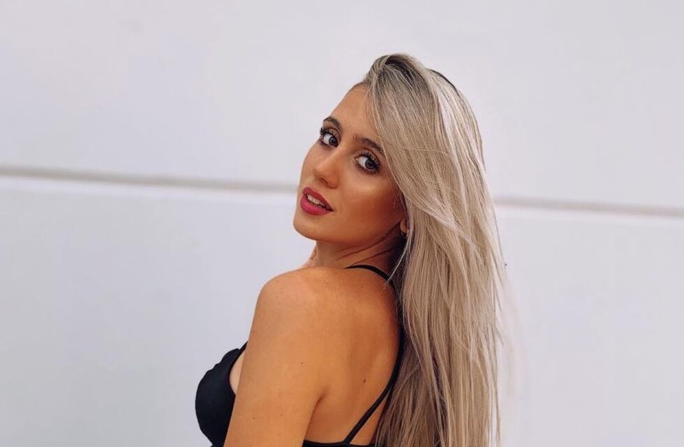 Morena Beltrán y su gusto por los looks “total black”: conjuntos, tops y vestidos siempre en negro