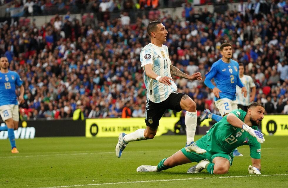 El golazo de Di María que puso el 2 a 0 de Argentina sobre Italia
