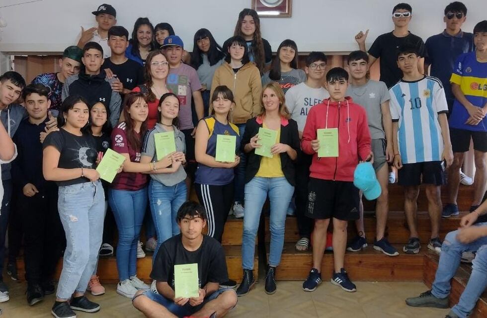 Más de 100 libros de autores rafaelinos fueron a manos de estudiantes de todos los niveles