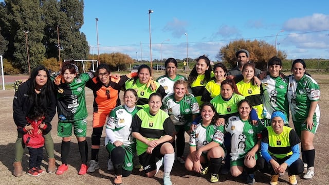 Barrio Laura ganó por penales y clasificó a la final de la Copa de Plata.