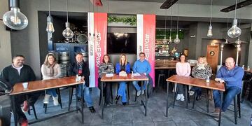 Danya Tavela visitó Azul