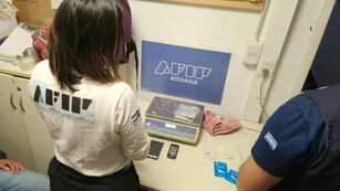 Posadas: motociclista intentó ingresar cocaína desde Paraguay y fue detenido.