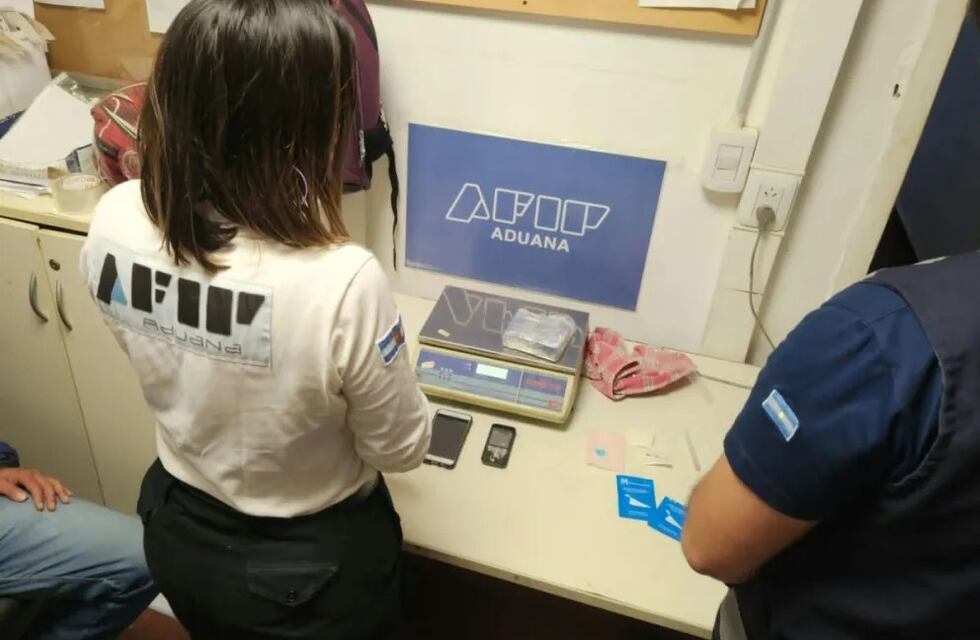 Posadas: motociclista intentó ingresar cocaína desde Paraguay y fue detenido