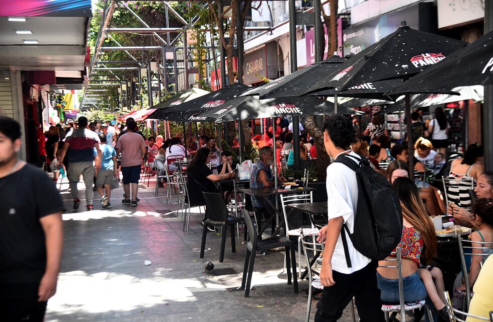 Feriado del 25 de Mayo en Córdoba: cómo será la actividad comercial este fin de semana largo