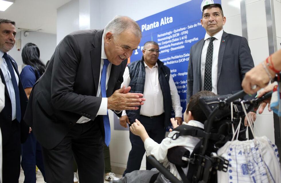 Compromiso cumplido: Jaldo entregó silla postural al pequeño Maximiliano