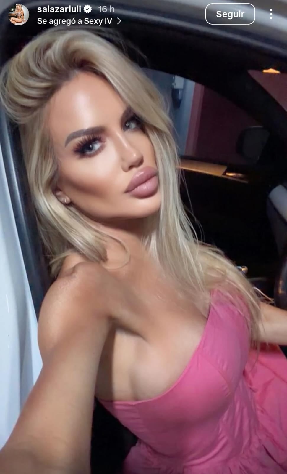 Luciana Salazar modeló con un vestido estilo Barbie y jugó al límite con una falda mega diminuta