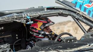 Carlos Sainz continuó después de su vuelco, pero al llegar al campeonato su auto fue objetado.