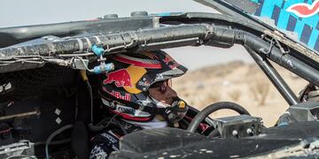 Carlos Sainz continuó después de su vuelco, pero al llegar al campeonato su auto fue objetado.