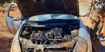 Circulaba con su automóvil y se le prendió fuego.