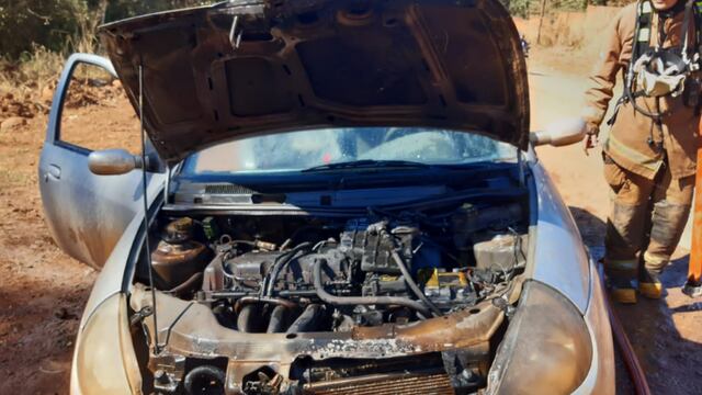 Circulaba con su automóvil y se le prendió fuego.