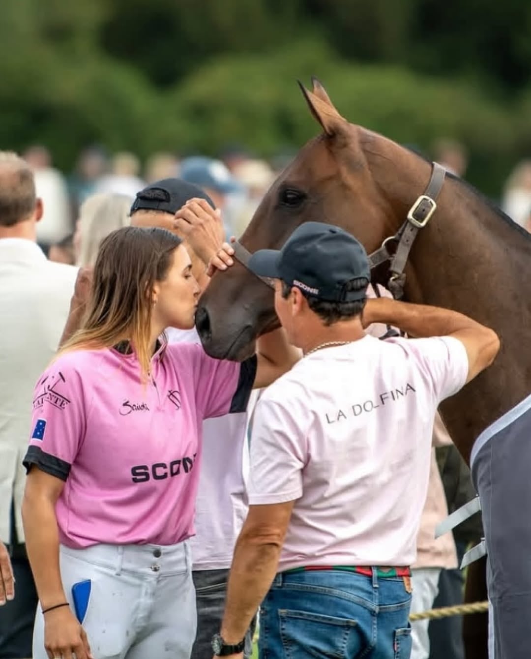 Mía brilla en el polo con solo 22 años.