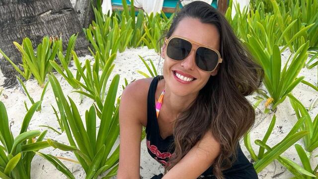 Pampita causó furor con su mini vestido.