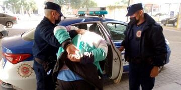 Los padres del pequeño fueron detenidos, acusados de homicidio calificado en grado de tentativa, cargo que se agravaría con el deceso del menor.