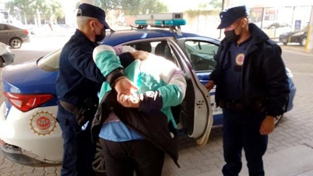 Los padres del pequeño fueron detenidos, acusados de homicidio calificado en grado de tentativa, cargo que se agravaría con el deceso del menor.