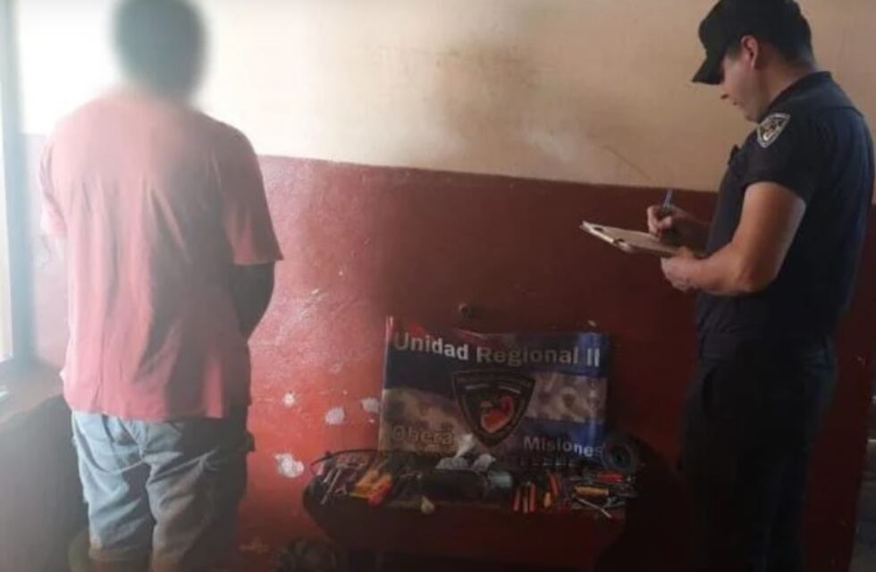 Insólito robo en Alberdi: mediante un boquete en el techo de un taller, lo desvalijó