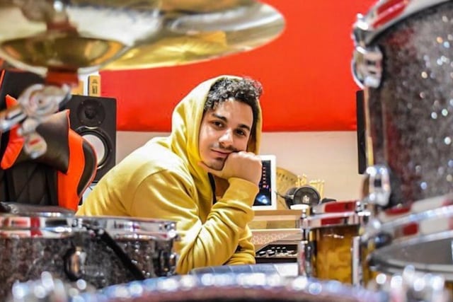 Nacho Colombini, baterista de Isadora Figueroa (la hija de Chayanne).