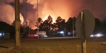 Incendio de gran dimensión en la entrada a Itaembé Guazú de Posadas.