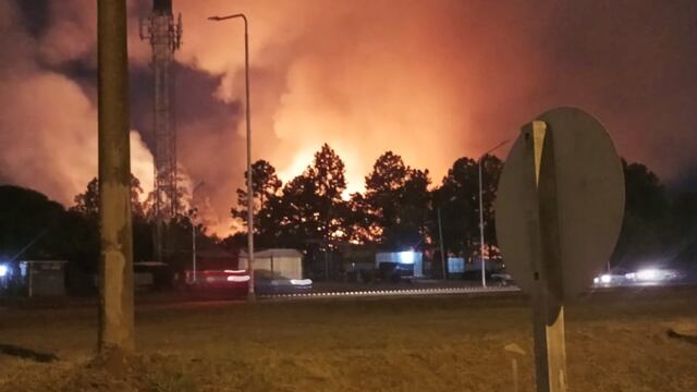 Incendio de gran dimensión en la entrada a Itaembé Guazú de Posadas.