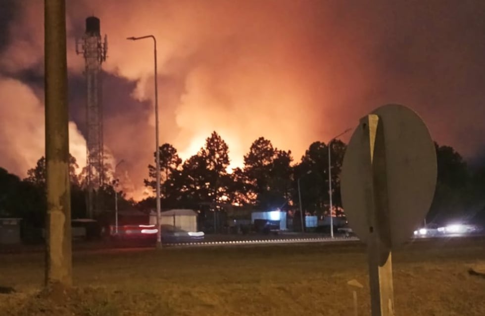 Incendio de gran dimensión en la entrada a Itaembé Guazú de Posadas