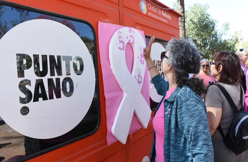 Se realizó la caminata en conmemoración por el Día de la lucha contra el cáncer de mama