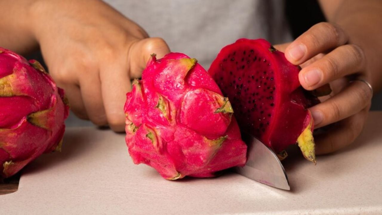 Con propiedades antiinflamatorias y la capacidad de regular el azúcar en sangre, la pitahaya es una fruta a tener en cuenta en la dieta.