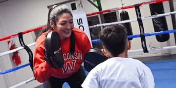 Brenda Karen Carabajal, conocida en el ambiente boxístico como "Pumita", se presenta este viernes en la ciudad de Salta con una charla motivacional para niños y jóvenes.