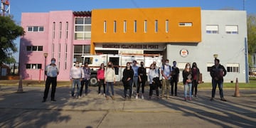 Estudiantes de Arquitectura de la UNR trabajando en el proyecto "Un cuartel de Bomberos para los próximos 50 años”, en la localidad de Pérez (Bomberos Voluntarios de Pérez)