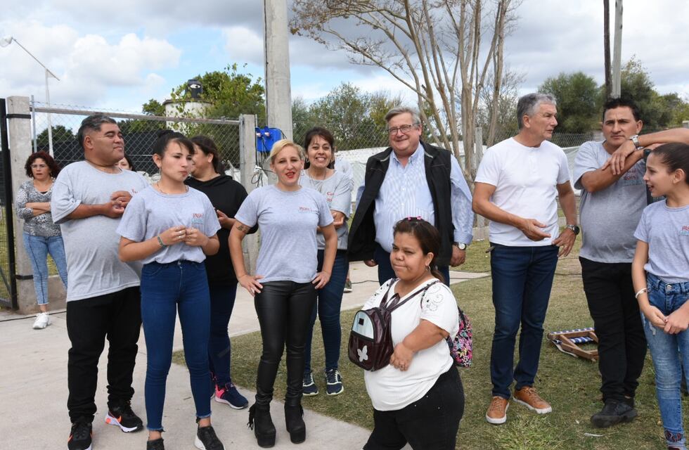Inauguraron cuadras de pavimento en el barrio 2 de abril