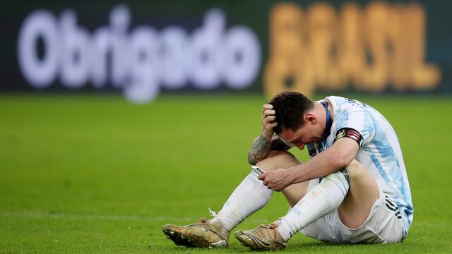 Lionel Messi, emocionado hablando con Antonela Roccuzzo.