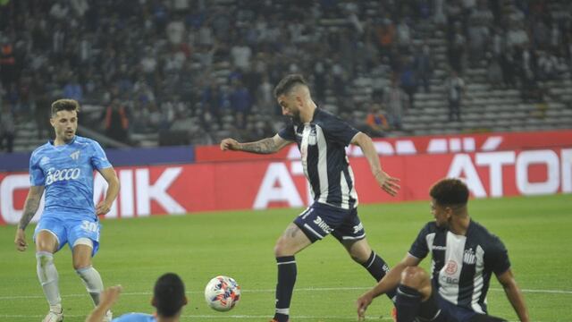 En el primer tiempo Santos estuvo cerca. En el segundo, Valoyes lo habilitó y el uruguayo no perdonó, para el 2-0 de Talleres.