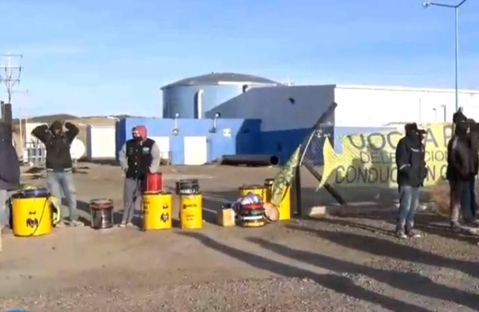 La UOCRA bloqueó el ingreso a la planta de ósmosis en reclamo de puestos laborales