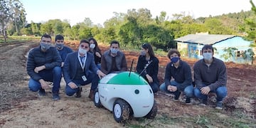 Oberá: presentaron el robot Huampa 1 de la fábrica Hamelbot para ayudar en el cuidado de los cultivos en las chacras.