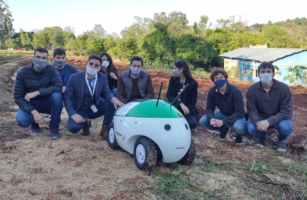 Oberá: presentaron el robot Huampa 1 de la fábrica Hamelbot para ayudar en el cuidado de los cultivos en las chacras