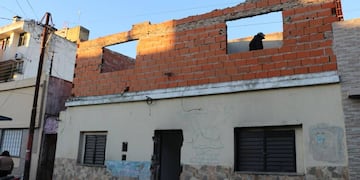 El personal tiró abajo las paredes de ladrillo hueco en la planta alta del inmueble.
