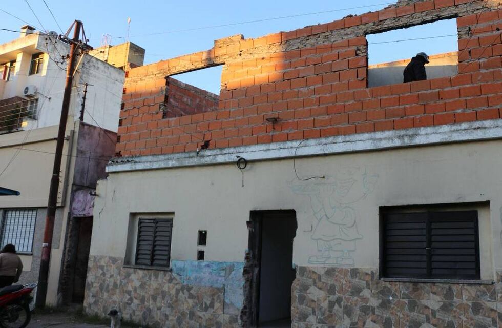 Hasta las manos en Rosario: policía salía con miembro de Los Monos y vivía en un búnker