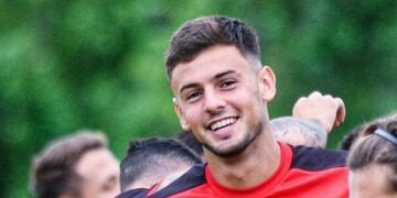 El zaguero oriundo de Elortondo debutó en Primera División en 2022.