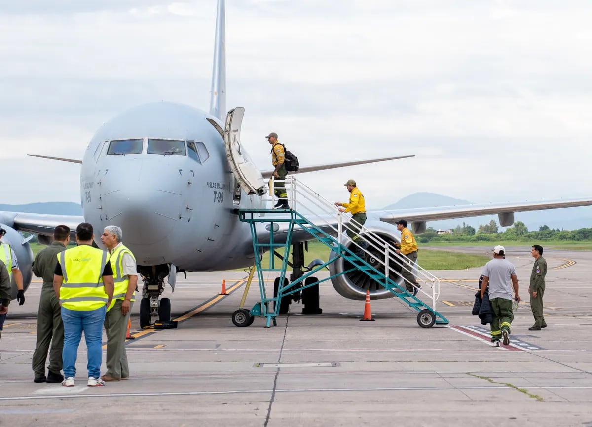 Brigadistas jujeños viajaron a Chubut para colaborar en el combate de incendios forestales.